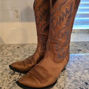 Ariat Brown Cowboy & Western Boots with Intricate Stitching and Pointed Toe
